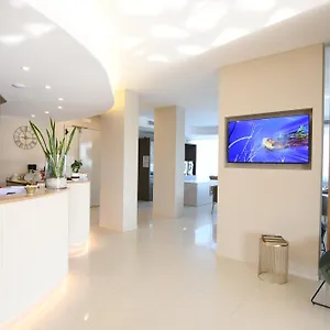 https://albergo-grappolo-doro.hotelinveneto.com